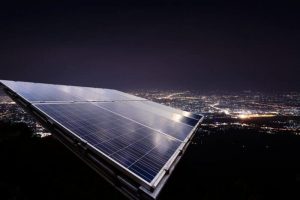 ¿Qué ocurre con los paneles solares en la noche?